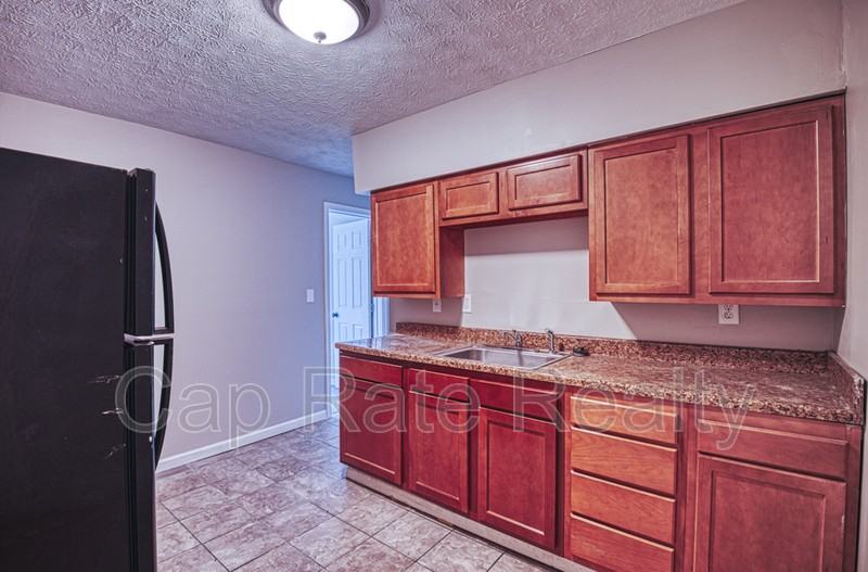 1143 Duxberry Ave - Photo 7 of 21