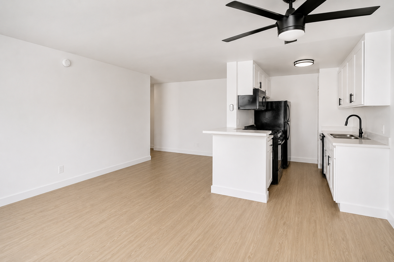 5919 Reseda Blvd - Photo 6 of 26