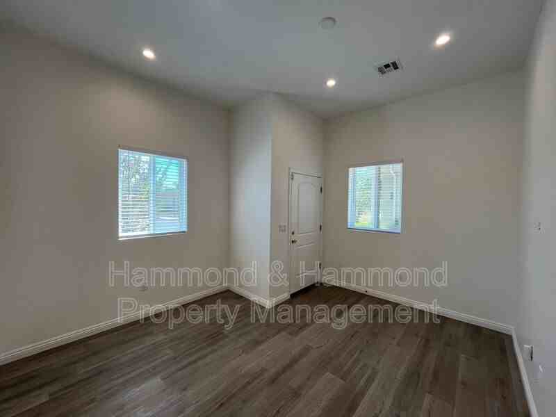 12680 Bradley Ave #9 - Photo 5 of 34