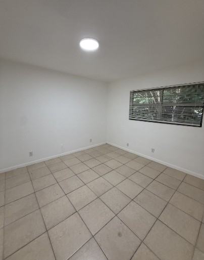 2412 NW 9th Avenue - Photo 7 of 13