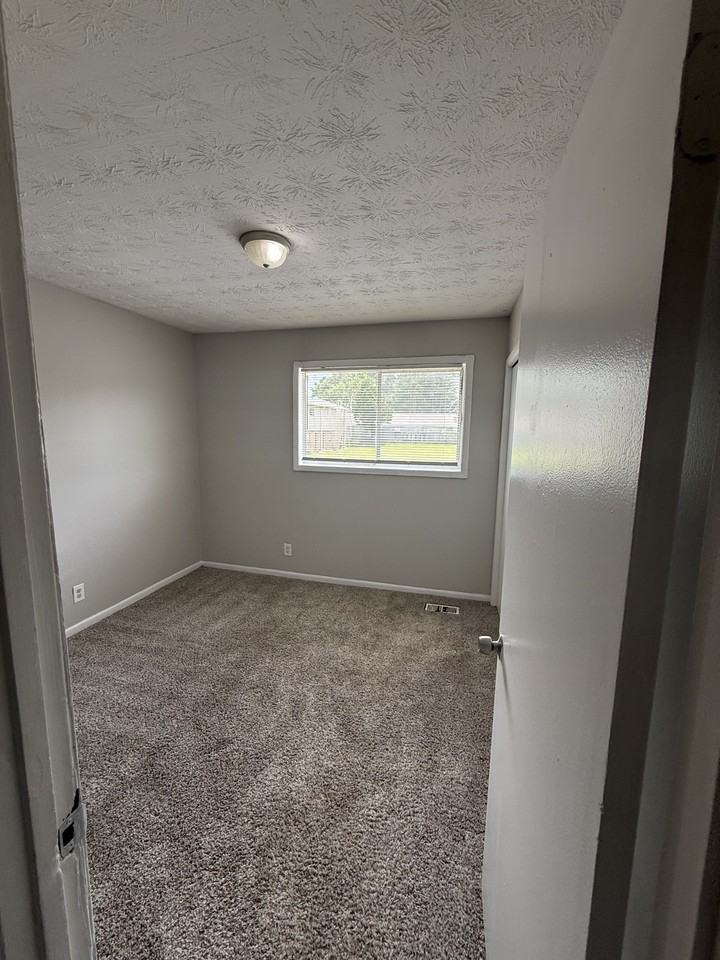 1655 North Atwood Drive - Photo 4 of 11