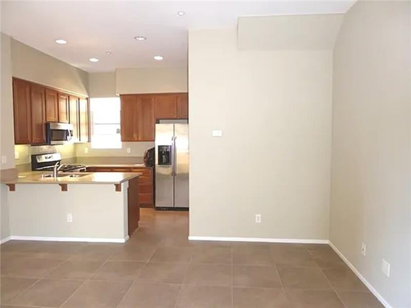 472 Almond Rd - Photo 3 of 11