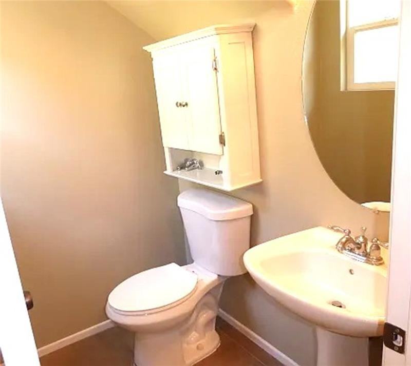 472 Almond Rd - Photo 6 of 11