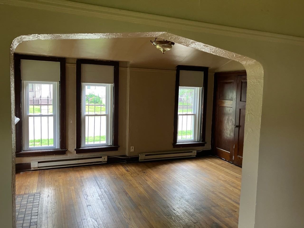 330 West Keefe Avenue - Photo 5 of 20
