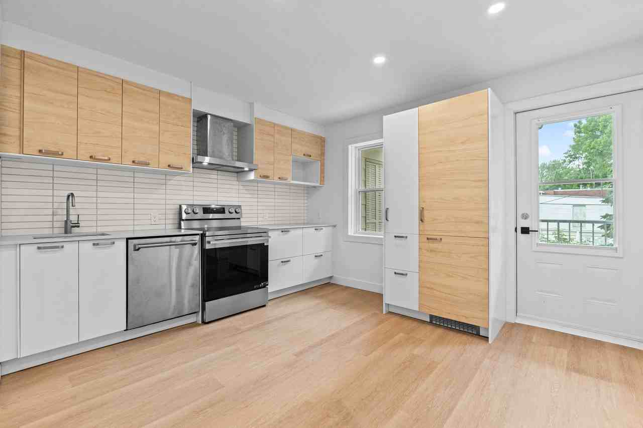1743 Rue Leprohon - Photo 4 of 10