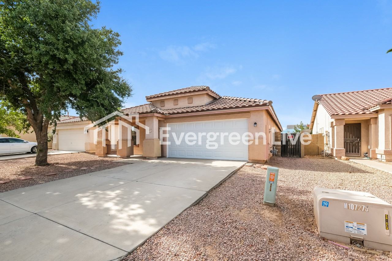 8053 W Caron Dr - Photo 2 of 15