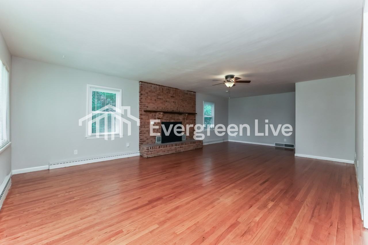 303 Meyer Ave - Photo 2 of 15