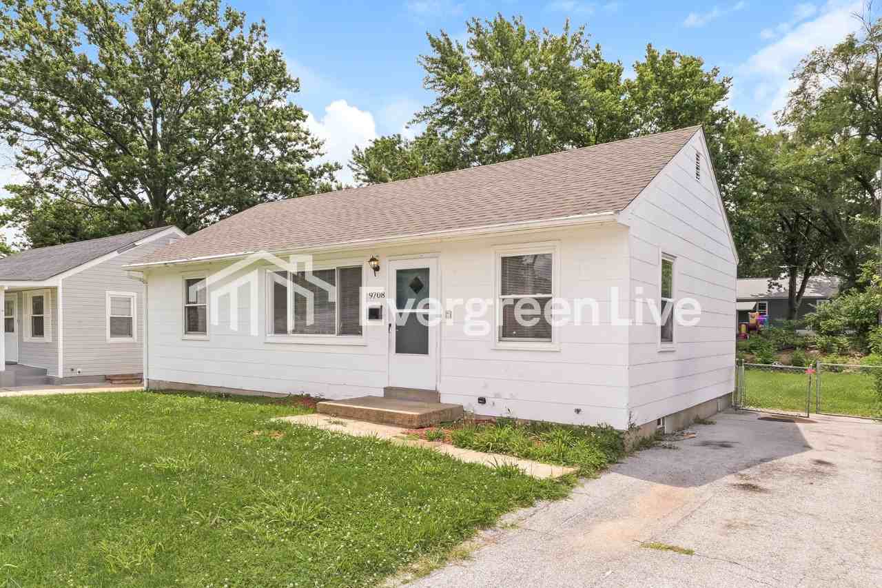 9708 Theodosia Ave - Photo 2 of 15