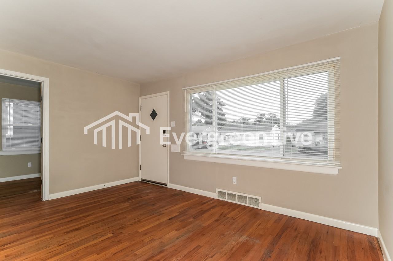 9708 Theodosia Ave - Photo 3 of 15