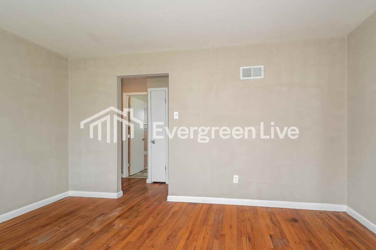 9708 Theodosia Ave - Photo 4 of 15