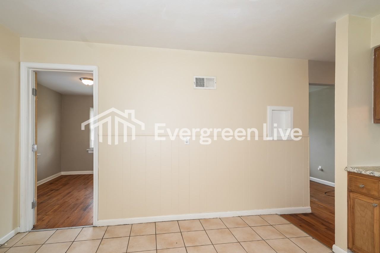 9708 Theodosia Ave - Photo 5 of 15