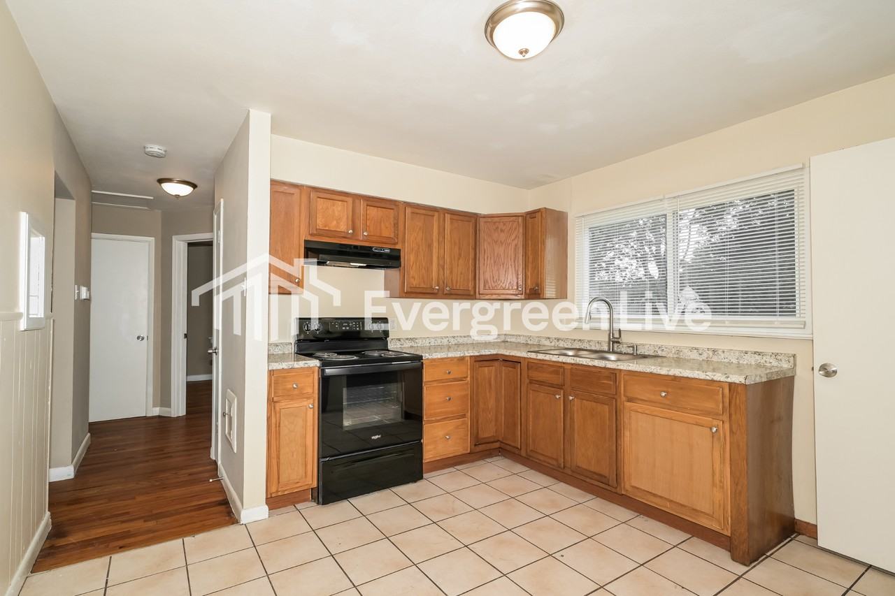 9708 Theodosia Ave - Photo 7 of 15