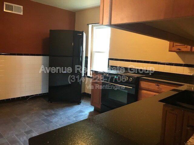 9128 Coral Dr - Photo 3 of 10