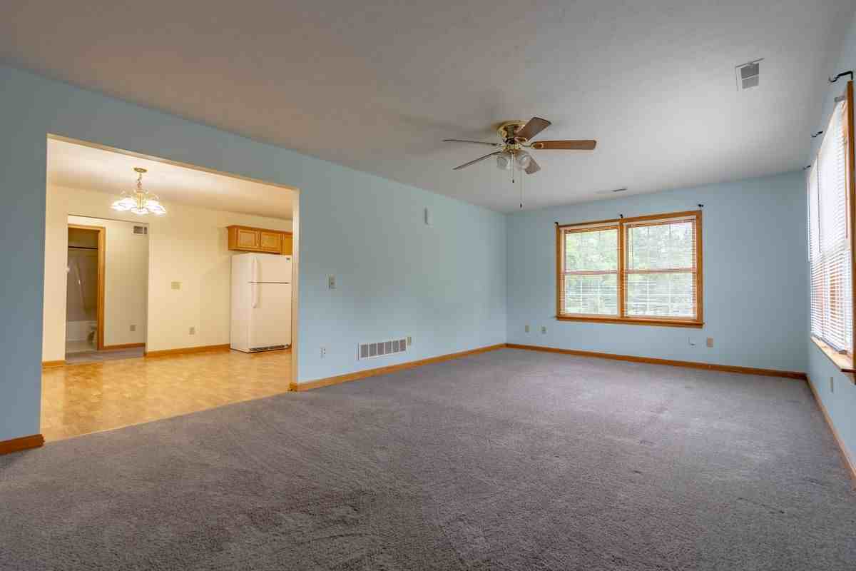 2919 Cliftmont Ave Ne - Photo 4 of 5