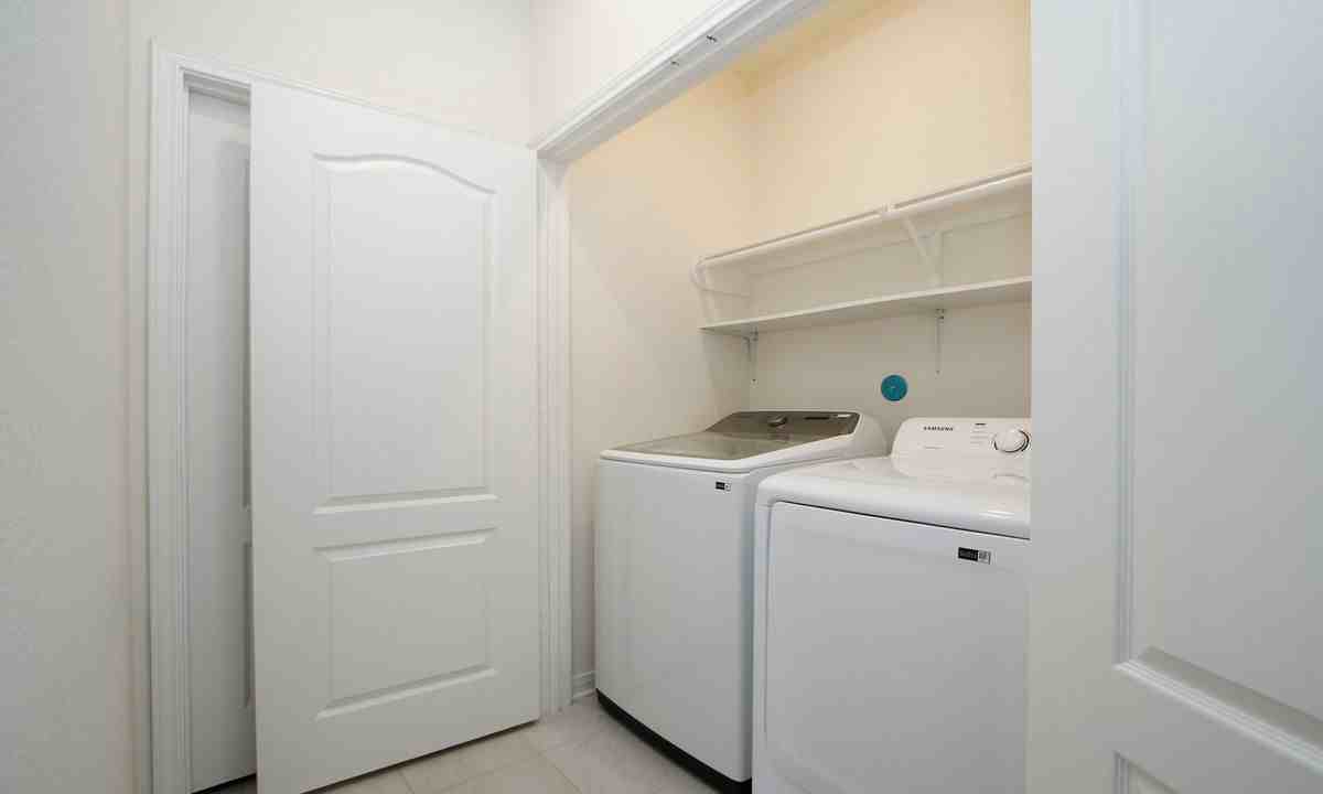 7219 Bakersfield Ct - Photo 3 of 42