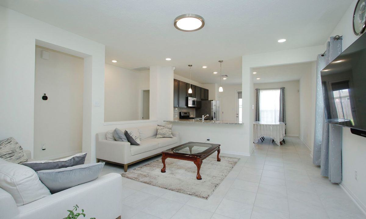 7219 Bakersfield Ct - Photo 4 of 42