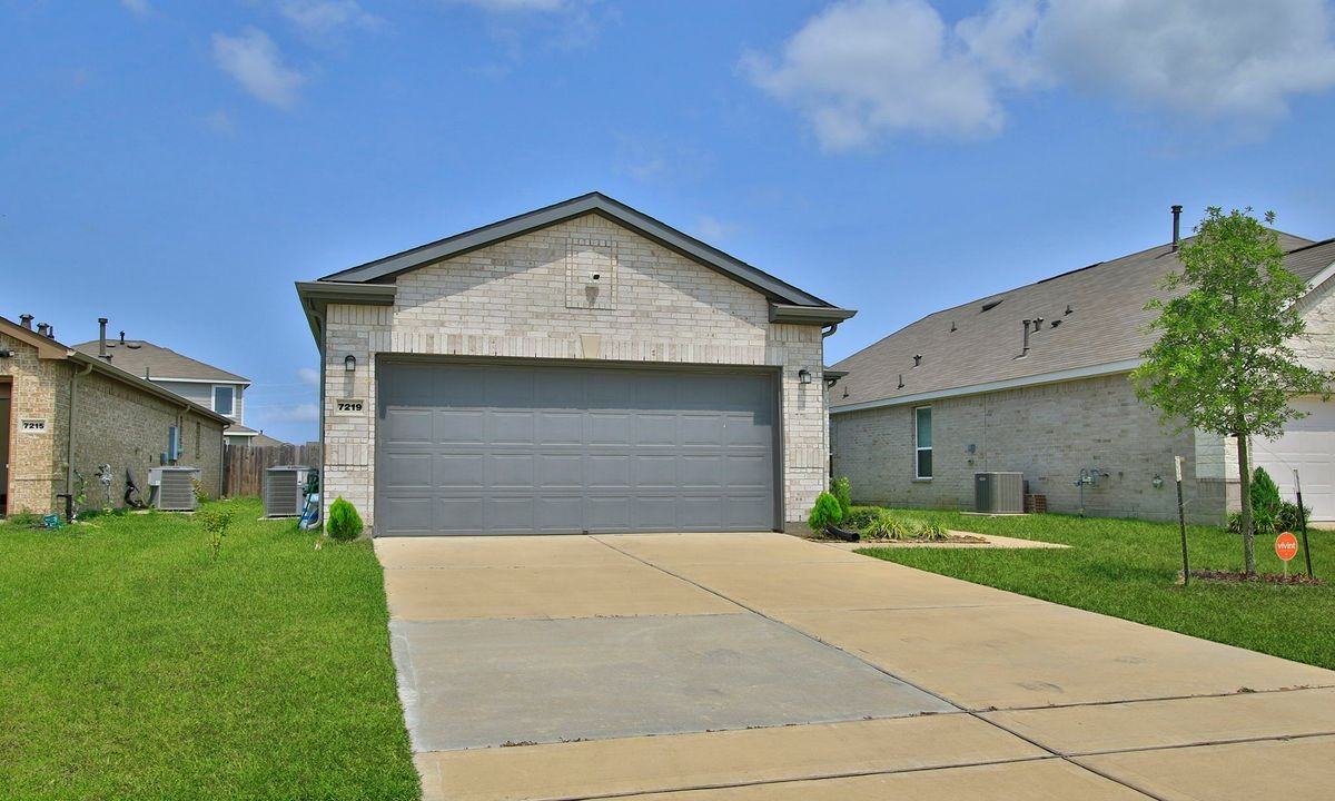 7219 Bakersfield Ct - Photo 7 of 42