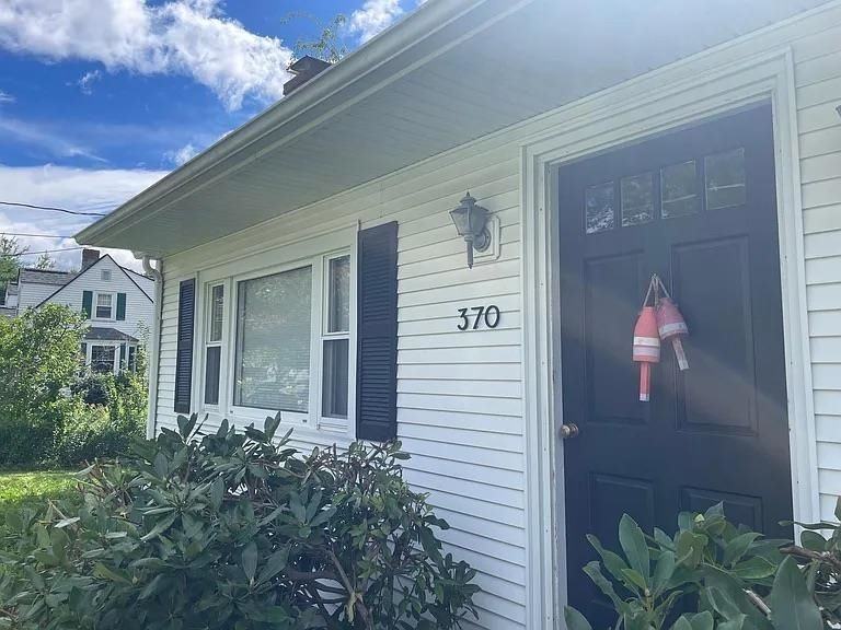 370 Wallis Rd - Photo 2 of 34