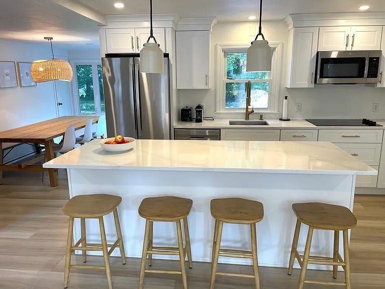 370 Wallis Rd - Photo 5 of 34