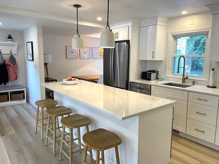 370 Wallis Rd - Photo 6 of 34