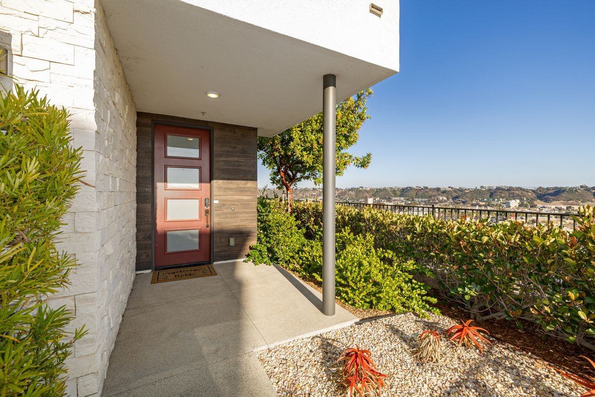 2739 Via Alta Pl - Photo 2 of 31