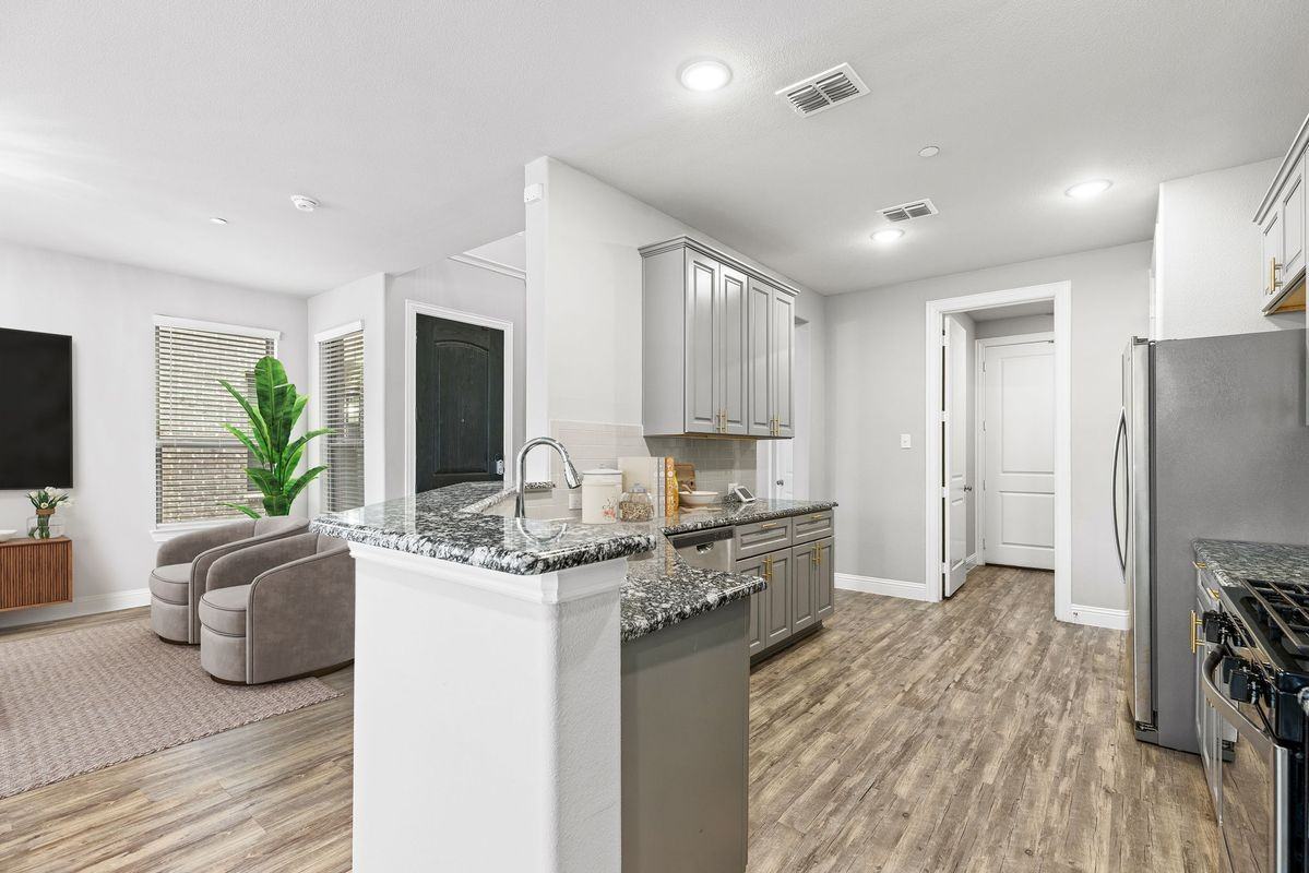 3012 Galveston St - Photo 2 of 16