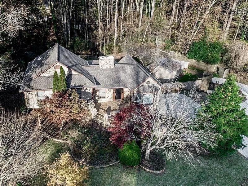 2189 Chartwell Dr - Photo 4 of 35
