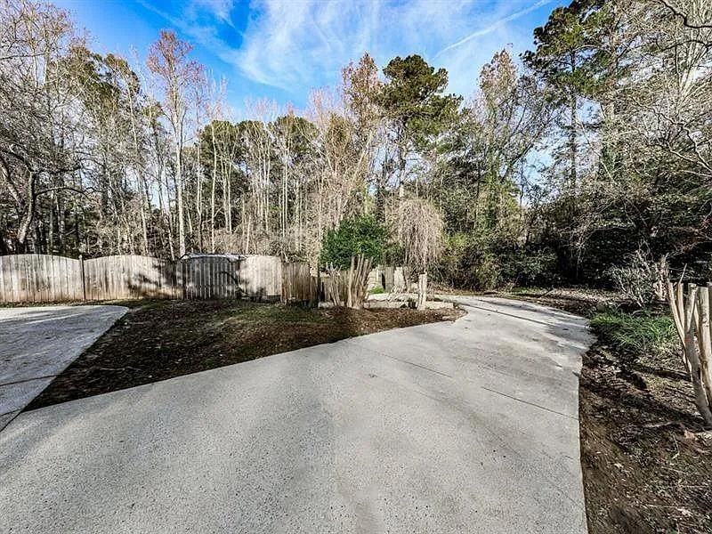 2189 Chartwell Dr - Photo 5 of 35