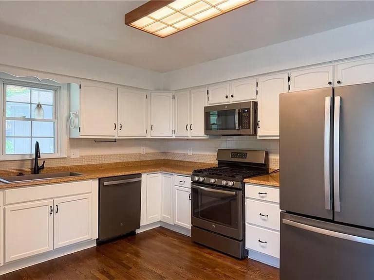 1913 Ne Grant Cir - Photo 3 of 17