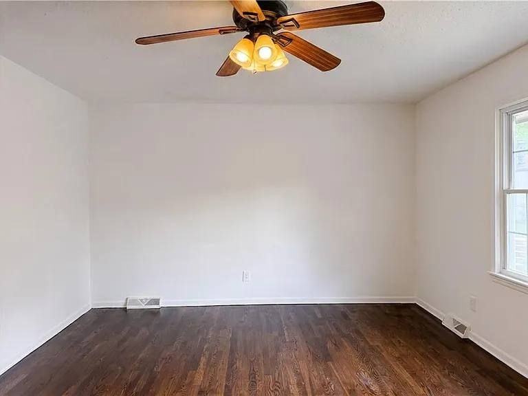 1913 Ne Grant Cir - Photo 5 of 17
