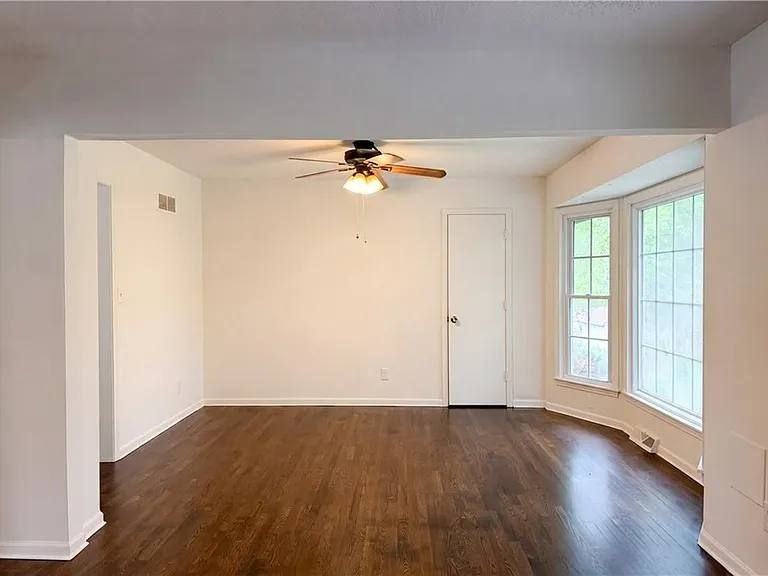 1913 Ne Grant Cir - Photo 7 of 17