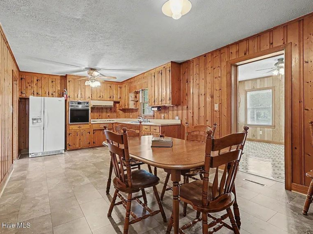325 Jefferson Dr - Photo 6 of 8