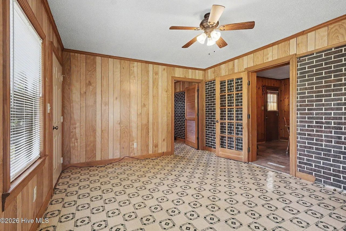 325 Jefferson Dr - Photo 7 of 8
