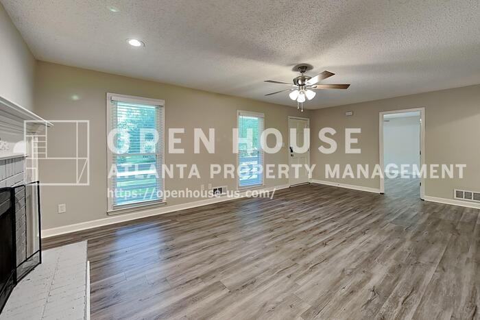 77 Vienna Way - Photo 4 of 20