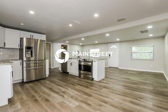 4501 52nd Ave N - Photo 4 of 16