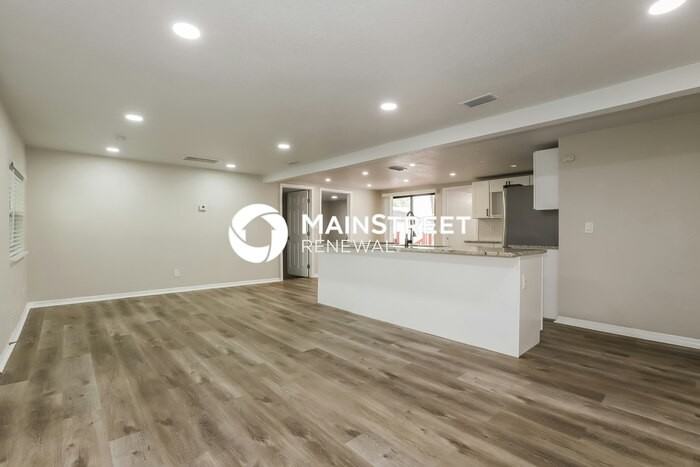 4501 52nd Ave N - Photo 5 of 16