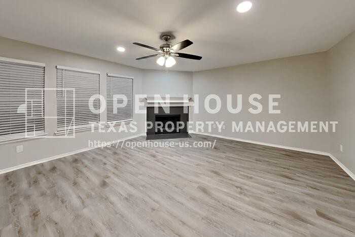 534 Hickory Ln - Photo 4 of 20