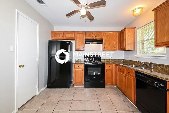 1215 S Oak Cliff Blvd - Photo 7 of 15