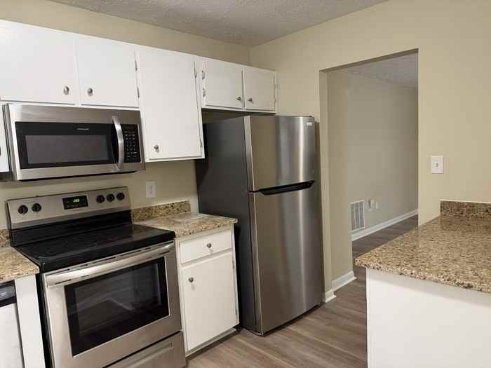 1705 Cedar Shoals Dr - Photo 4 of 15