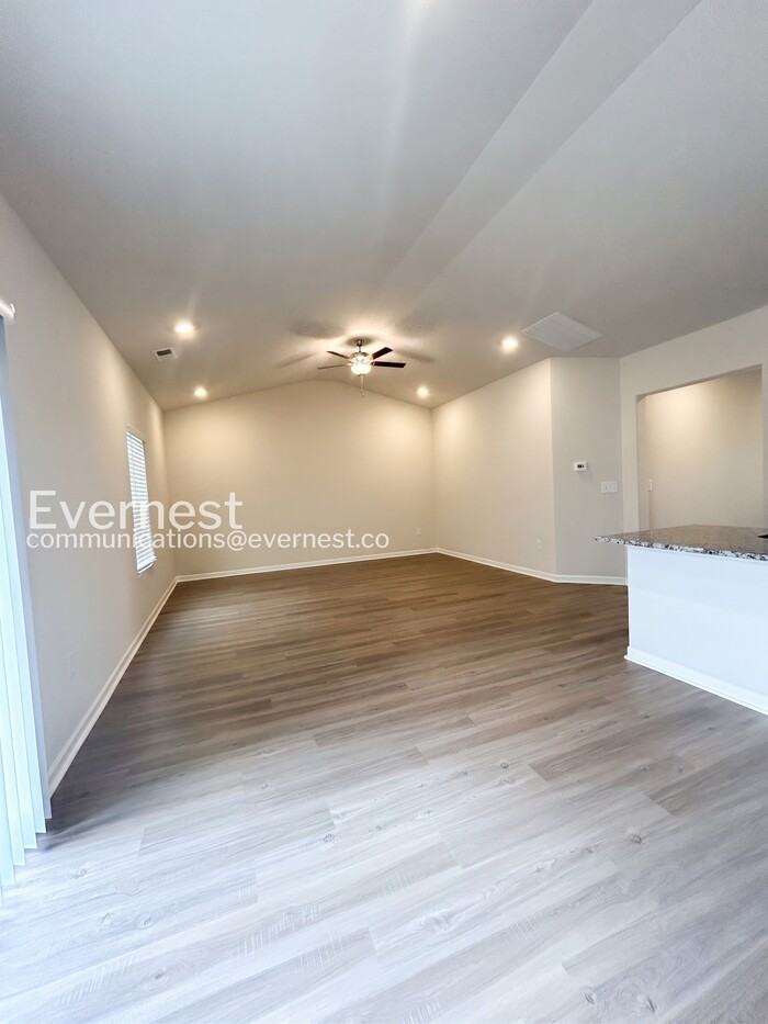 112 Lightning Dr - Photo 4 of 20