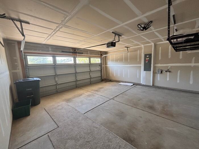 4320 Bowline Dr - Photo 5 of 32