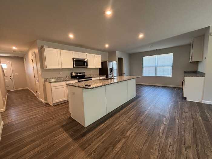 4320 Bowline Dr - Photo 7 of 32