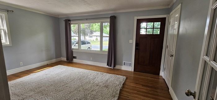 2229 Oriole Ave - Photo 3 of 12