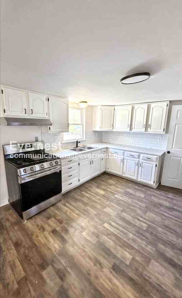 260 Sadonia Ave - Photo 2 of 19