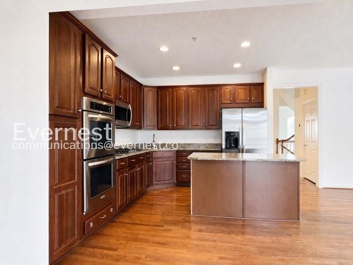 1620 Whitehall Dr - Photo 4 of 29