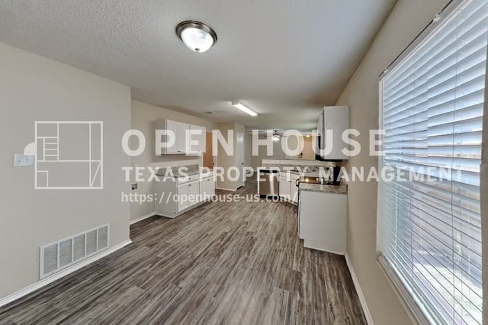 4884 Waterford Dr - Photo 7 of 20