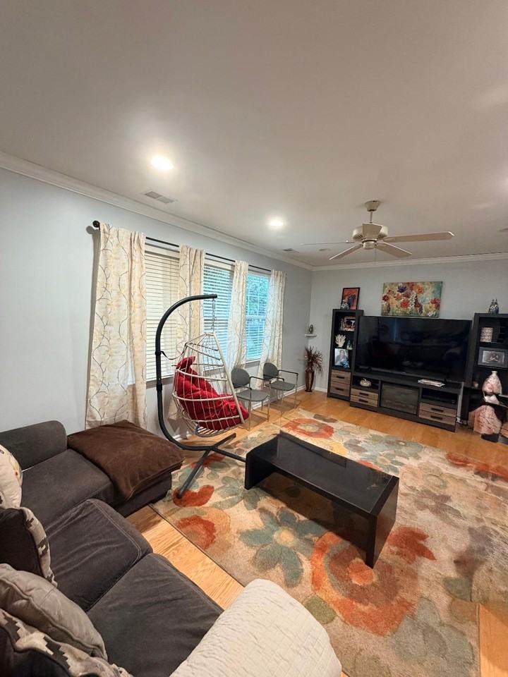 19 Hyde Park Dr #NA - Photo 4 of 15