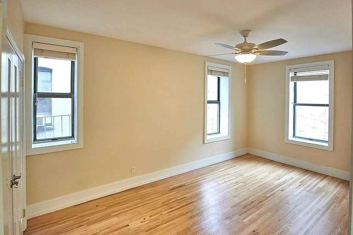 3540 75th St #6E - Photo 4 of 4