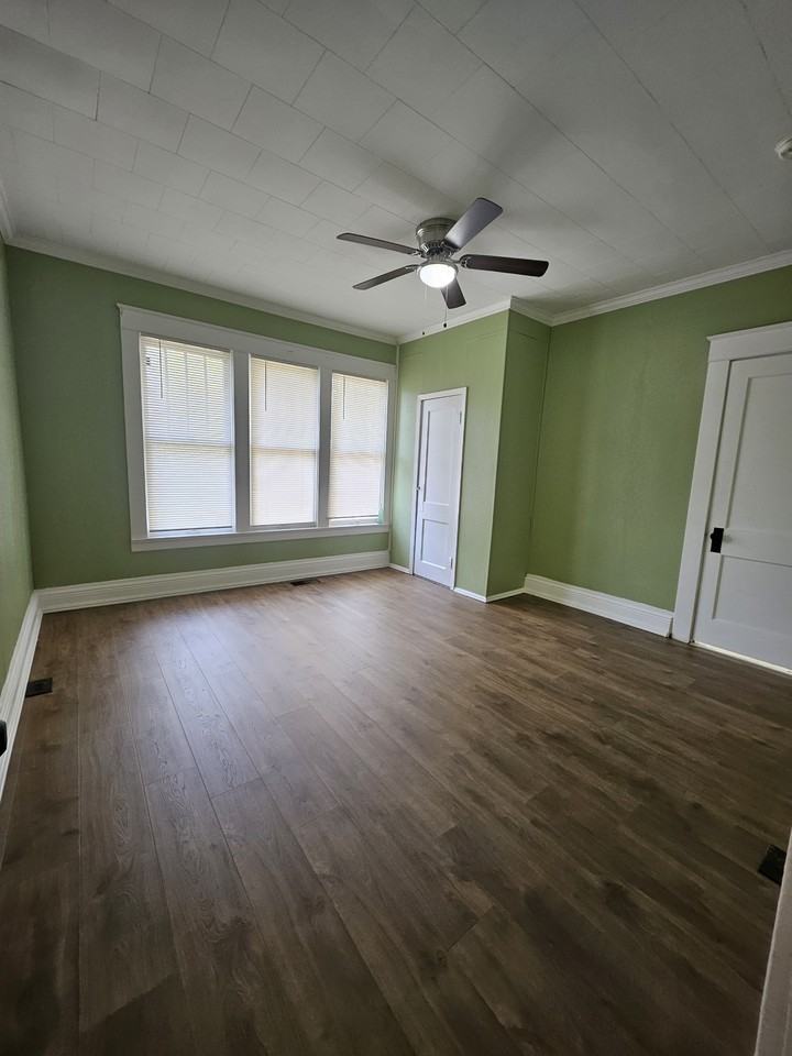 524 E 6th St #NA - Photo 2 of 13