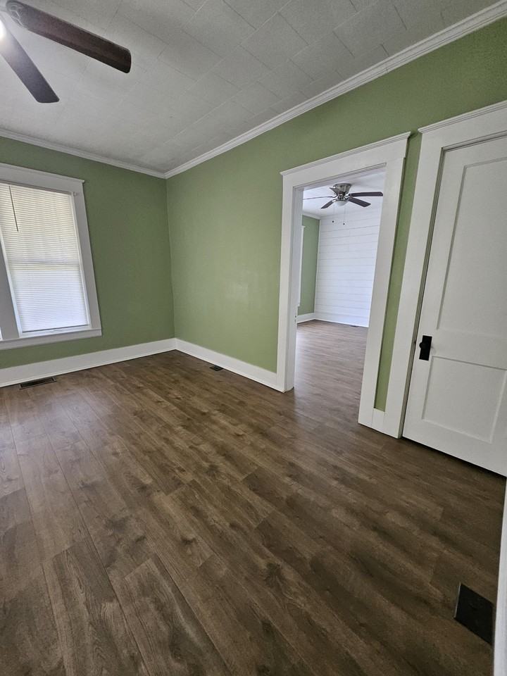 524 E 6th St #NA - Photo 4 of 13